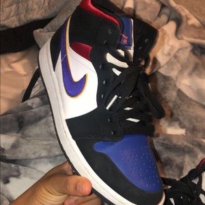 Jordan retro 1s Mid SE lakers